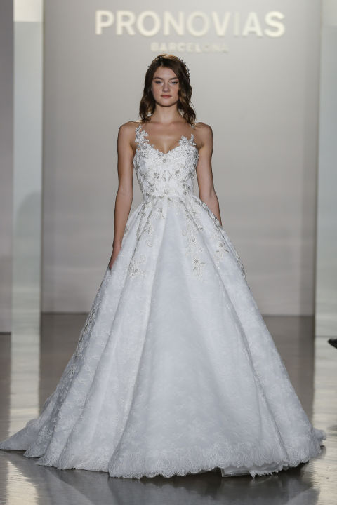 30 legelbűvölőbb menyasszonyi ruha a divathetekről - Esküvő -  - esküvő, esküvői ruha, menyasszonyi ruha, tavasz/nyár 2017, 