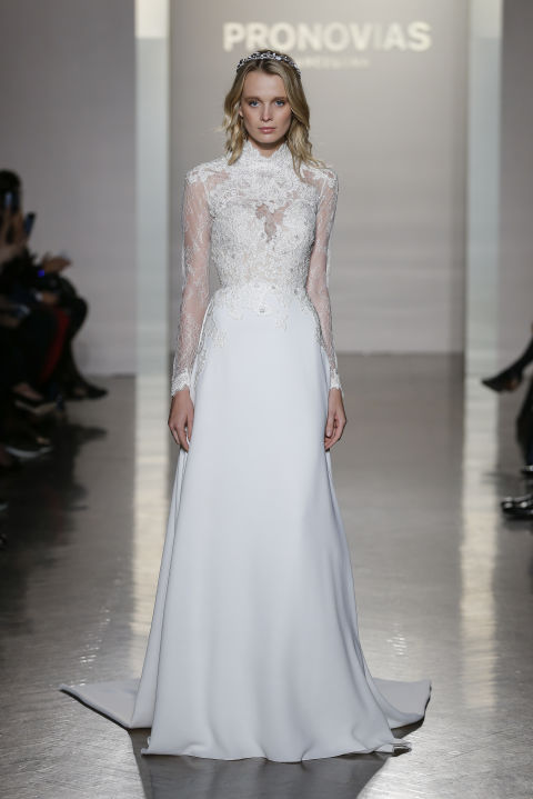 30 legelbűvölőbb menyasszonyi ruha a divathetekről - Esküvő -  - esküvő, esküvői ruha, menyasszonyi ruha, tavasz/nyár 2017, 