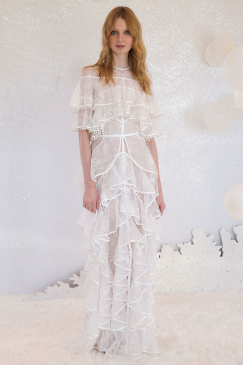 30 legelbűvölőbb menyasszonyi ruha a divathetekről - Esküvő -  - esküvő, esküvői ruha, menyasszonyi ruha, tavasz/nyár 2017, 