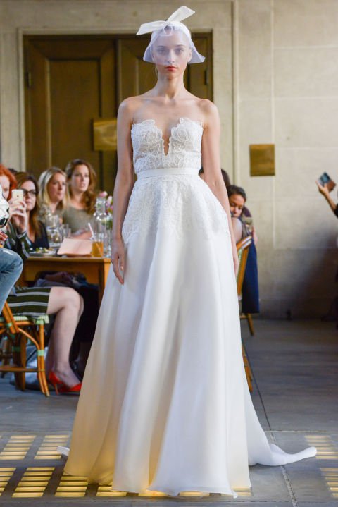 30 legelbűvölőbb menyasszonyi ruha a divathetekről - Esküvő -  - esküvő, esküvői ruha, menyasszonyi ruha, tavasz/nyár 2017, 