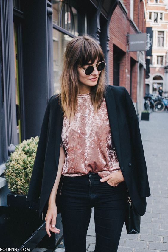 Stílusiskola: Így viseld a téli szezon legmenőbb anyagát, a bársonyt - DIVAT&STÍLUS - Stílusiskola - bársony, őszi divat, stílus, street style, 