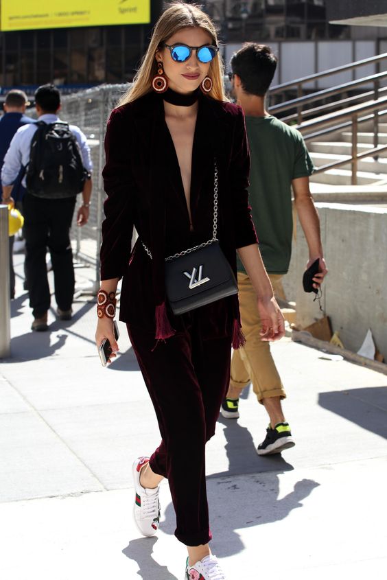 Stílusiskola: Így viseld a téli szezon legmenőbb anyagát, a bársonyt - DIVAT&STÍLUS - Stílusiskola - bársony, őszi divat, stílus, street style, 