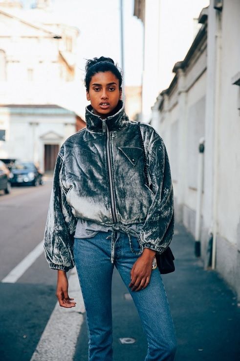 Stílusiskola: Így viseld a téli szezon legmenőbb anyagát, a bársonyt - DIVAT&STÍLUS - Stílusiskola - bársony, őszi divat, stílus, street style, 