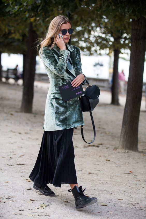 Stílusiskola: Így viseld a téli szezon legmenőbb anyagát, a bársonyt - DIVAT&STÍLUS - Stílusiskola - bársony, őszi divat, stílus, street style, 