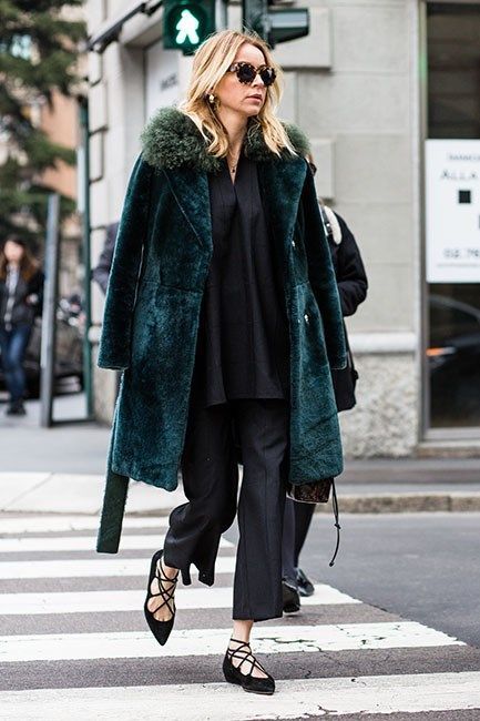 Stílusiskola: Így viseld a téli szezon legmenőbb anyagát, a bársonyt - DIVAT&STÍLUS - Stílusiskola - bársony, őszi divat, stílus, street style, 