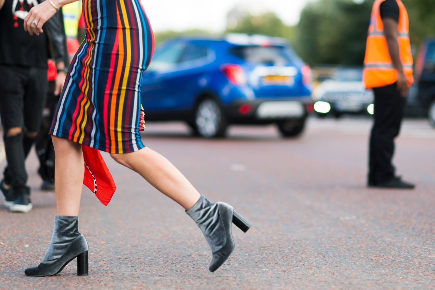 Stílusiskola: Így viseld a téli szezon legmenőbb anyagát, a bársonyt - DIVAT&STÍLUS - Stílusiskola - bársony, őszi divat, stílus, street style, 