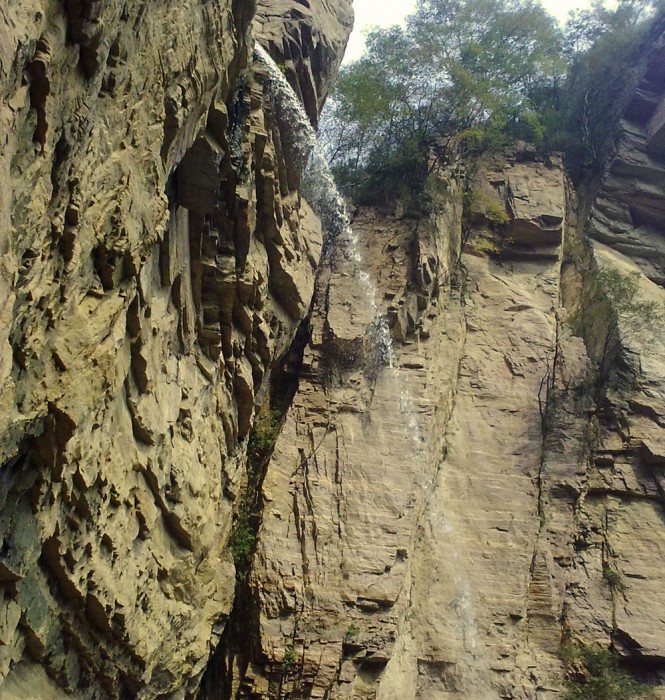 Az ezüst eső alatt állva - Utazás -  - Daimeishan World Geopark, Longtan Valley, 