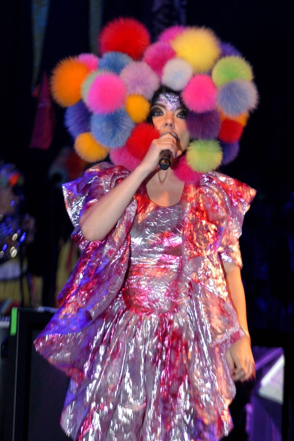 Méghogy Lady Gaga a legextravagánsabb előadóművész - 51 évvel ezelőtt született Björk - Celebrity -  - björk, celebrity, stílus, 