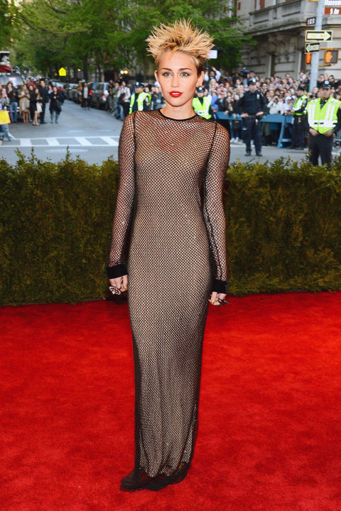 Egy ígéretes tinisztár tündöklése és tündöklése - Isten éltessen, Miley Cyrus - Celebrity -  - miley cyrus, stílus, 