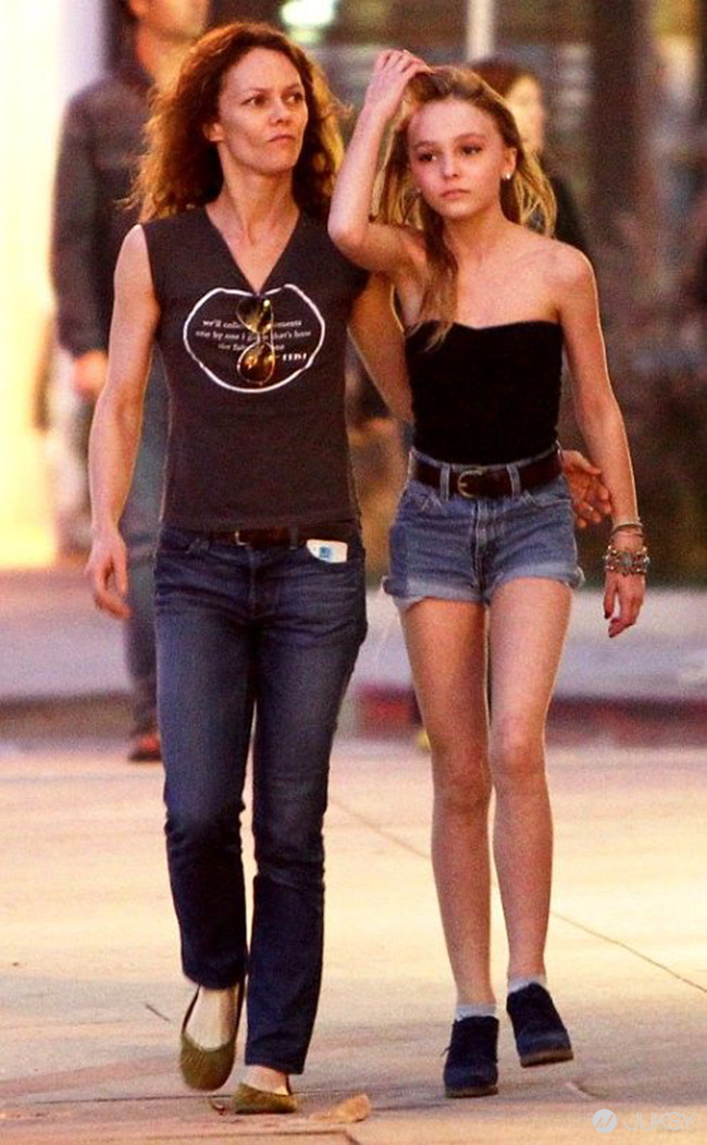 Világsztár szülők szupersztár gyermeke: Lily-Rose Depp stílusalbum - Celebrity -  - celebrity, johnny depp, lily rose depp, stílus, vanessa paradis, 