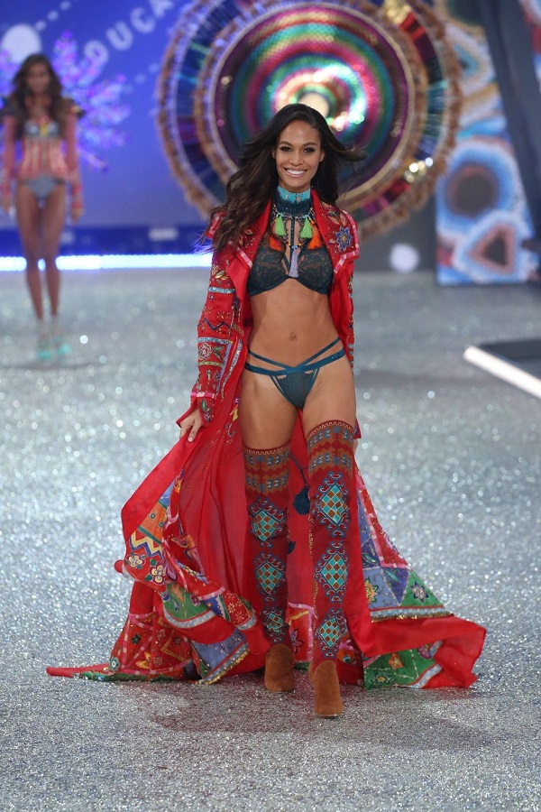 Angyalok Párizsban - Ilyen volt a 2016-os Victoria's Secret Show - Hírek  -  - angel army, lingerie, victoria%27s secret, victorias secret 2016, vs fashion, 