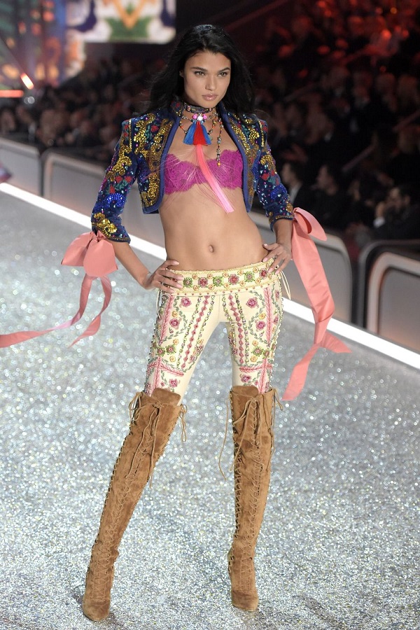 Angyalok Párizsban - Ilyen volt a 2016-os Victoria's Secret Show - Hírek  -  - angel army, lingerie, victoria%27s secret, victorias secret 2016, vs fashion, 