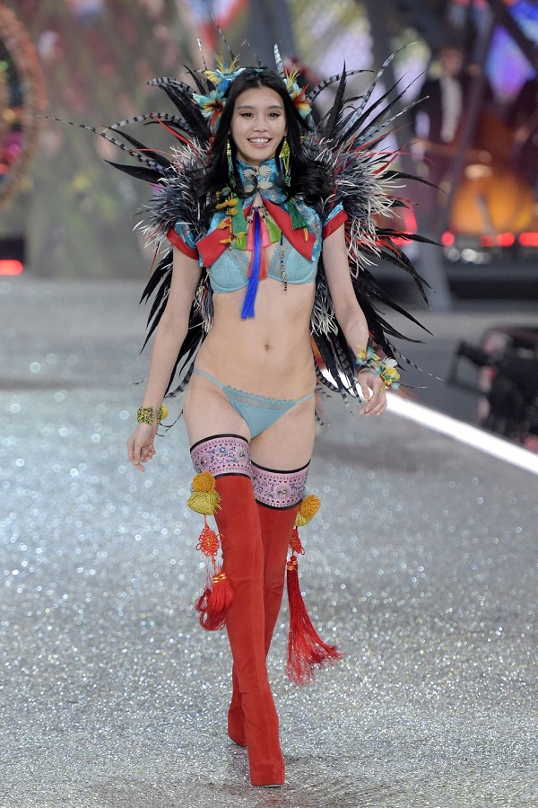 Angyalok Párizsban - Ilyen volt a 2016-os Victoria's Secret Show - Hírek  -  - angel army, lingerie, victoria%27s secret, victorias secret 2016, vs fashion, 