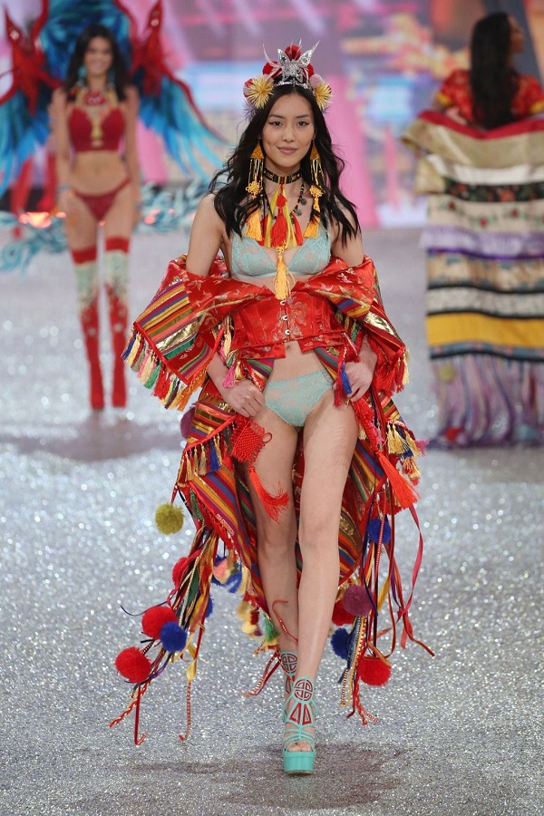 Angyalok Párizsban - Ilyen volt a 2016-os Victoria's Secret Show - Hírek  -  - angel army, lingerie, victoria%27s secret, victorias secret 2016, vs fashion, 