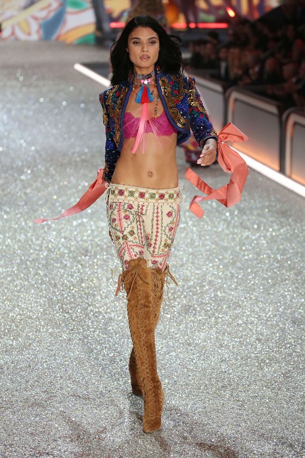 Angyalok Párizsban - Ilyen volt a 2016-os Victoria's Secret Show - Hírek  -  - angel army, lingerie, victoria%27s secret, victorias secret 2016, vs fashion, 