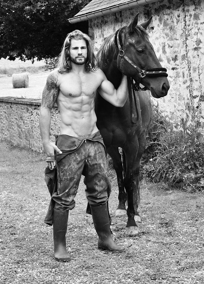 Francia földművelők felső nélkül, avagy íme, a 2017-es naptár, amire vágytál - STYLENEWS - Aktuális - 2017 naptár, férfiak, új év, 