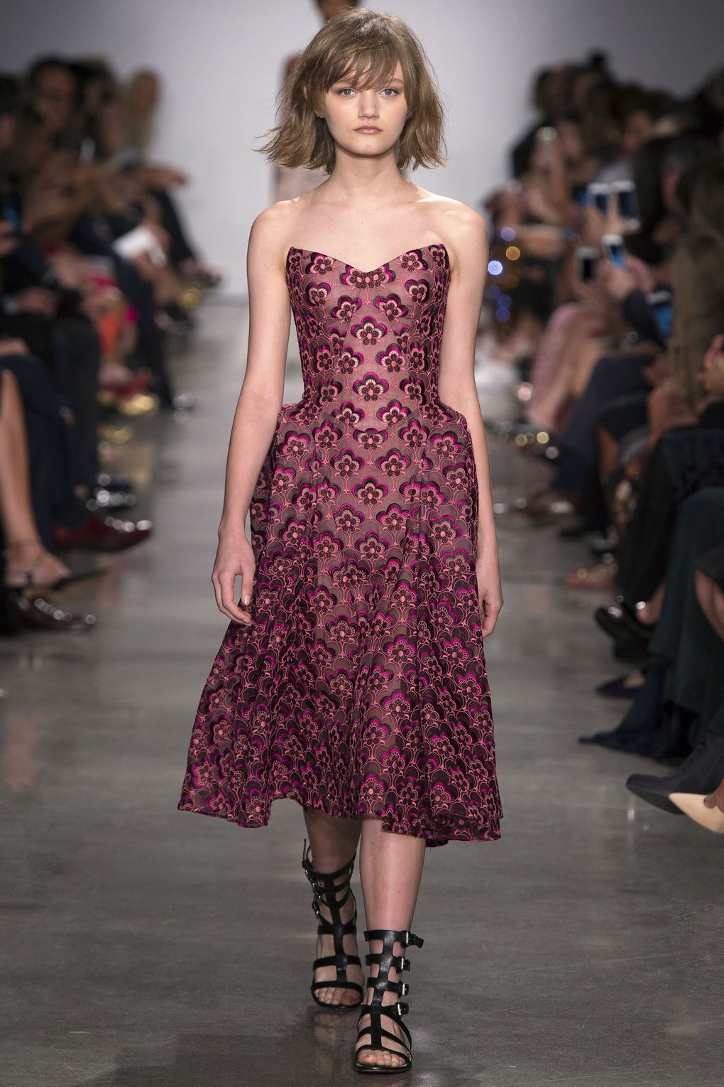 Jönnek a szirmok! - Nagy tavaszi virágos trend mutató a következő szezonra - Stílusiskola -  - 