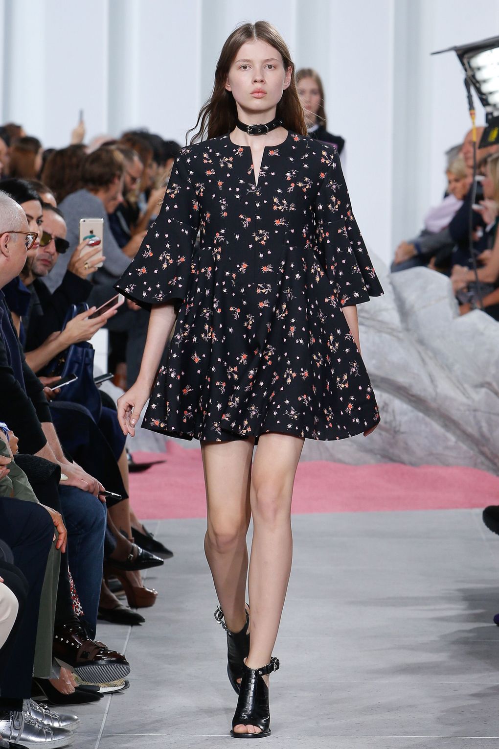 Jönnek a szirmok! - Nagy tavaszi virágos trend mutató a következő szezonra - Stílusiskola -  - stílus, tavasz/nyár2017, 