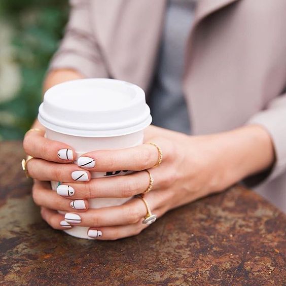 Top20: minimál köröm minták a hétköznapokra - SZÉPSÉG -  - inspiráció, köröm, körömlakk, minimál, minta, trendek, 