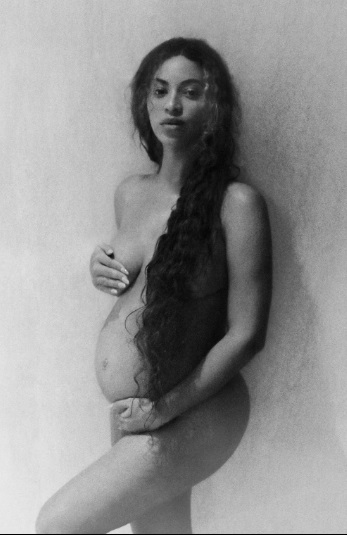 Beyoncé ikreket vár! - Íme, a kismama fotózás legjobb pillanatai, egyenesen a pop királynőjétől - DIVAT&STÍLUS - Hírek  - Beyoncé, Hollywood, kismama, 