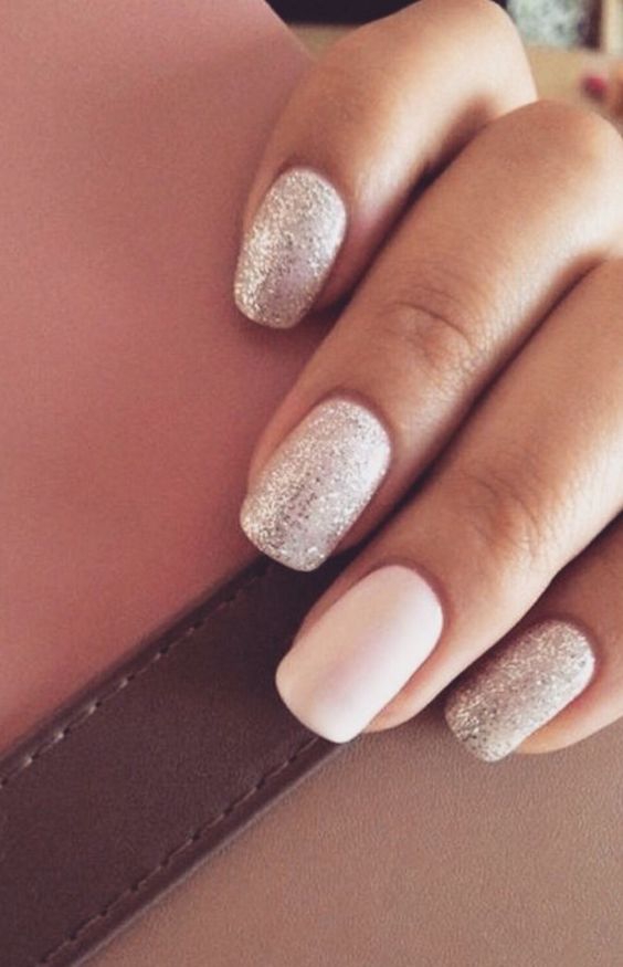 Top15: rózsaszín és barackvirág, a tavasz trendszínei a körmeinkre - SZÉPSÉG -  - barackvirág, inspiráció, köröm, körömlakk, rózsaszín, színek, tavasz, 