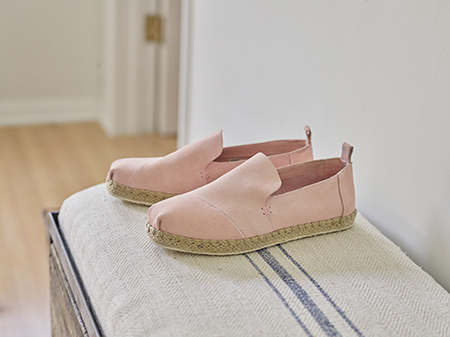 Well Worn Life: ez a mottója a TOMS 2017-es Tavasz-Nyári kollekciójának. - DIVAT&STÍLUS - Hírek  - 2017, divat, nyár, tavasz, toms, trend, 