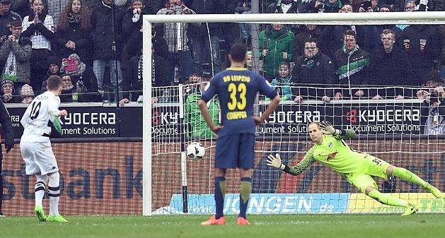 Gulácsi Péterrel az élén tovább menetel a Lipcse a Bundesligában - Aktuális -  - bundesliga, gulacsi peter, labdarugas, 