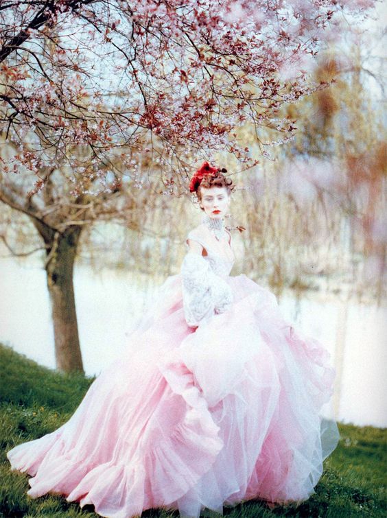 Tíz ikonikus kreáció a 76. születésnapját ünneplő Vivienne Westwoodtól - STYLENEWS - Aktuális - designer, divat, stílus, születésnap, vivienne westwood, 