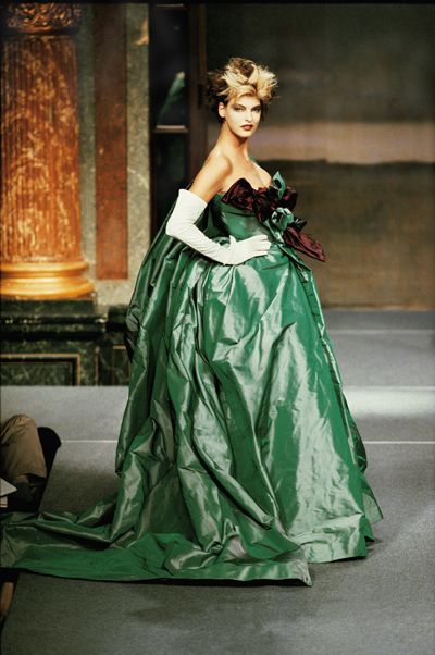 Tíz ikonikus kreáció a 76. születésnapját ünneplő Vivienne Westwoodtól - STYLENEWS - Aktuális - designer, divat, stílus, születésnap, vivienne westwood, 