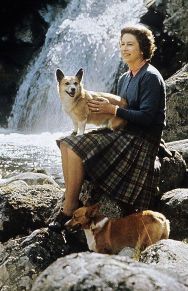 Tíz inspiráló fotó a 91. születésnapját ünneplő Erzsébet királynőről - STYLENEWS - Aktuális - Anglia, Egyesült Királyság, Erzsébet királynő, királynő, születésnap, 