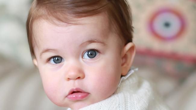 10 tündéri fotó a ma két éves Charlotte hercegnőről - STYLENEWS - Aktuális - Charlotte hercegnő, Nagy-Britannia, születésnap, William és Kate, 