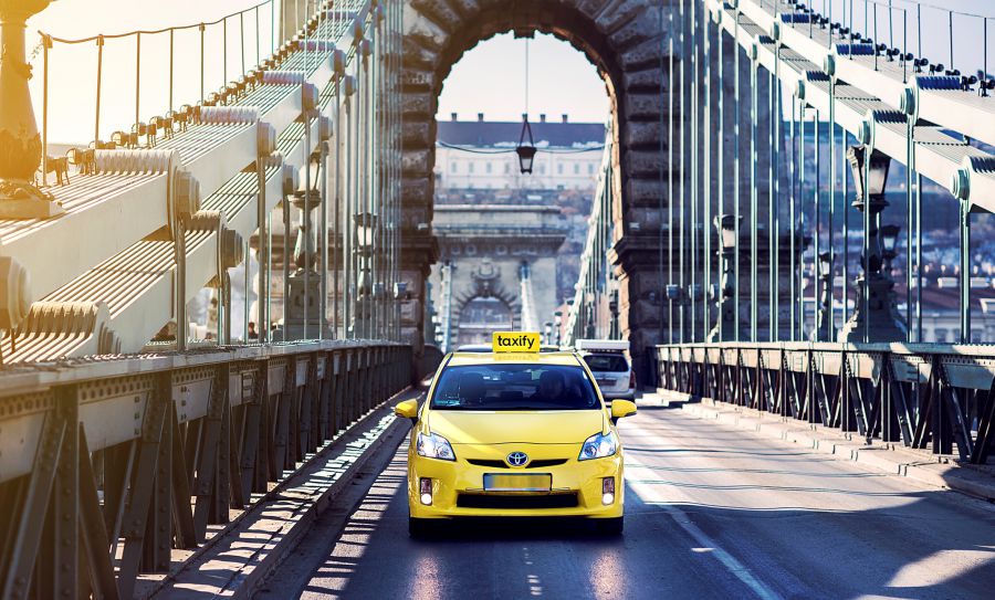 Bűvészt hoz a taxi gyereknapra - STYLENEWS - Aktuális - alapítvány, bűvész, előadás, gyereknap, jótékonykodás, taxi, 