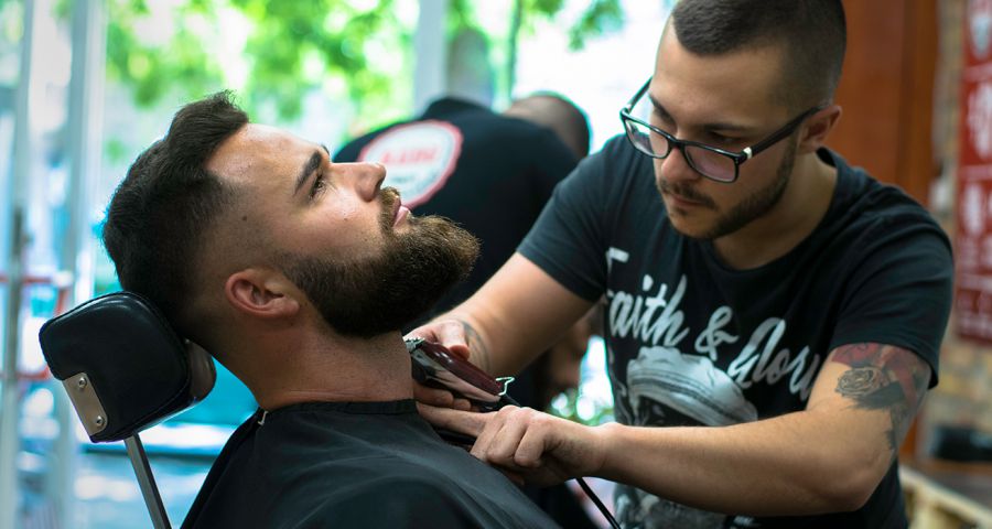 Interjú Hornyák Dáviddal, a REDS férfifodrászat megálmodójával - Stílusiskola -  - férfifodrászat, hornyák dávid, Reds, 