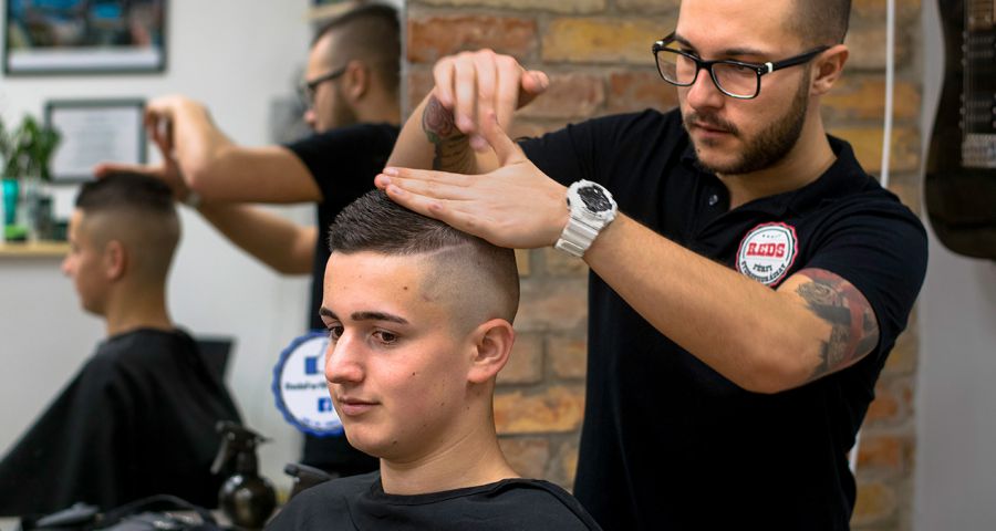 Interjú Hornyák Dáviddal, a REDS férfifodrászat megálmodójával - Stílusiskola -  - férfifodrászat, hornyák dávid, Reds, 
