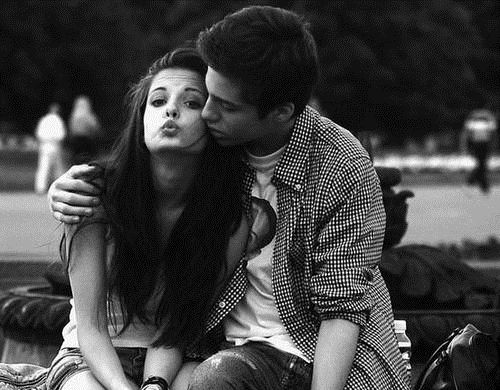 5+1 dolog, amivel férfiként könnyedén felkeltheted a tinderező nő érdeklődését - KERESD A NŐT  - Fesztelen mindennapok - ismerkedés, júniusra ajánljuk, párkapcsolat, randi, tinder, 