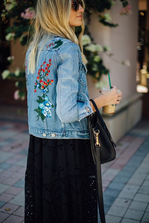 Stílusiskola: az idei nyár egyik legtrendibb darabja a hímzett farmer - DIVAT&STÍLUS - Stílusiskola - divat, farmer, hímzett farmer, outfit, stílus, 