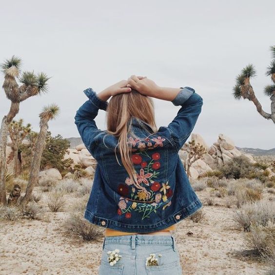 Stílusiskola: az idei nyár egyik legtrendibb darabja a hímzett farmer - DIVAT&STÍLUS - Stílusiskola - 