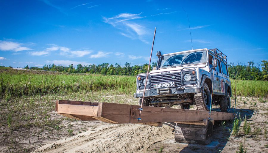 Tesztelhetik magukat az amatőr és profi sofőrök a drivingcamp legújabb off-road pályáján - STYLENEWS - Aktuális - drivingcamp, off-road, 
