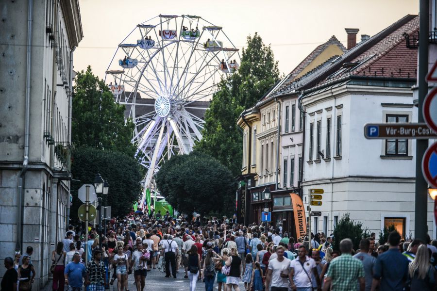 Nemzetközi felhozatal és Selfie Színpad a VUF-on - STYLENEWS - Rendezvények - fesztiválok 2017, veszprémi utcazene fesztivál, 