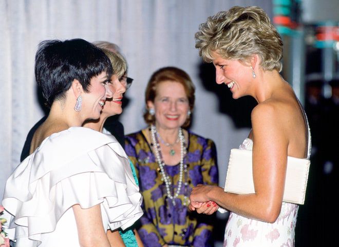 10 híresség, aki Diana hercegnő barátja volt - KERESD A NŐT  - Fesztelen mindennapok - celebek, diana, diana hercegnő, hírességek, 