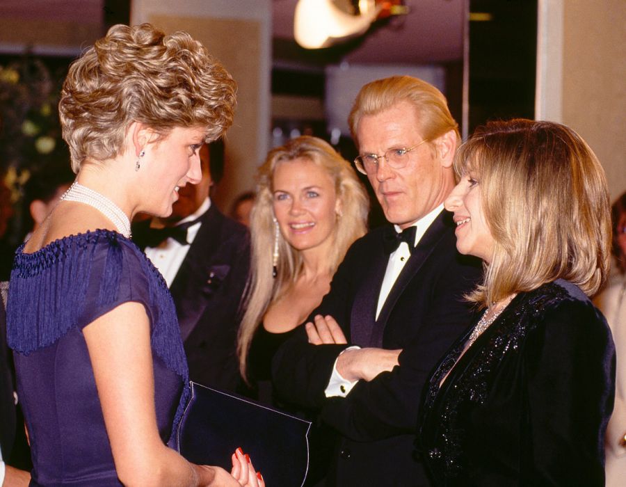 10 híresség, aki Diana hercegnő barátja volt - KERESD A NŐT  - Fesztelen mindennapok - celebek, diana, diana hercegnő, hírességek, 