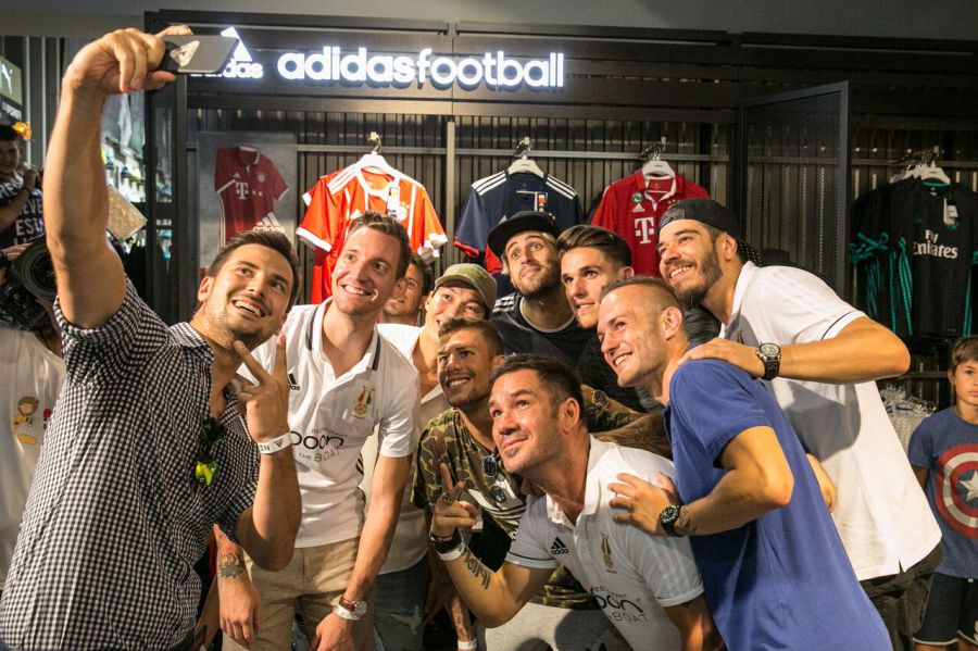 Összecsaptak a magyar válogatott tagjai a művész válogatottal - STYLENEWS - Aktuális - adidas, adidas cipő, futball, 