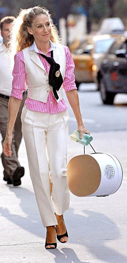 Carrie Bradshaw legjobb szettjei, amiket bármikor örömmel viselnénk - DIVAT&STÍLUS - Stílusiskola - carrie bradshaw, divat, film, sorozat, stílus, stílusikon, 