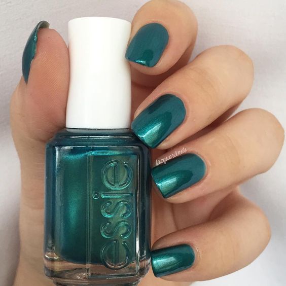 Őszi manikűr tipp: méregzöld körmök - SZÉPSÉG -  - 