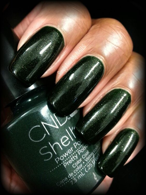 Őszi manikűr tipp: méregzöld körmök - SZÉPSÉG -  - körömlakk, manikűr, ősz, tippek, trendek, 