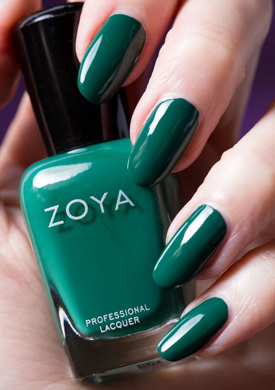 Őszi manikűr tipp: méregzöld körmök - SZÉPSÉG -  - körömlakk, manikűr, ősz, tippek, trendek, 