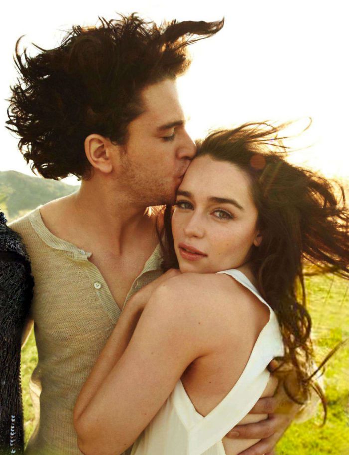 Jon Snow és Daenerys a valóságban - elbűvölő fotósorozat Kit Harington-ról és Emilia Clarke-ról - STYLENEWS - Aktuális - daenerys targaryen, fotók, jon snow, rolling stone, sorozat, szerelem, színészek, trónok harca, 