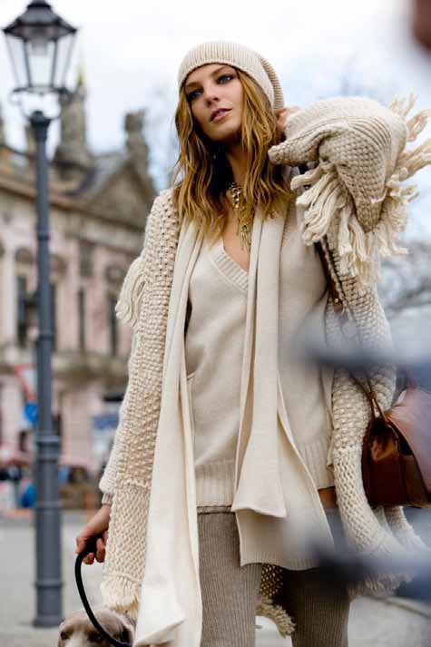 Stílusiskola: így viselj tetőtől talpig világos színeket a hűvösebb napokon - DIVAT&STÍLUS - Stílusiskola - 