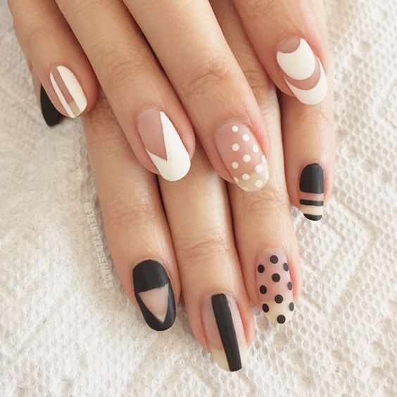 Top10: fekete-fehér minimál manikűr tippek - SZÉPSÉG -  - fehér, fekete, köröm, körömlakk, manikűr, ötletek, 