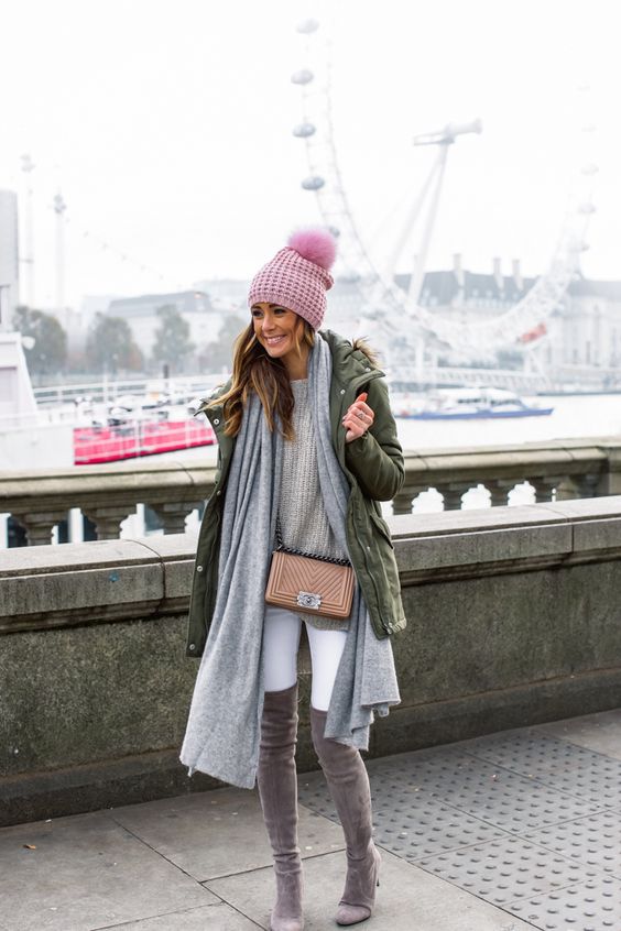 Stílusiskola: így viseld idén ősszel a térd fölé érő csizmát - DIVAT&STÍLUS - Stílusiskola - csizma, divat, outfit, ősz, őszi divat, ötletek, stílus, tippek, 